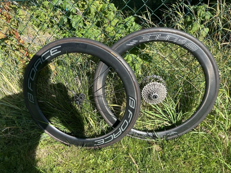 Karbonová kola force s pevnou osou (galusková)