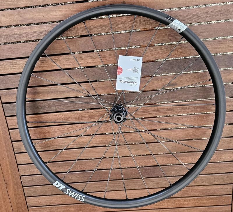 DT SWISS G1800 Spline DB 25 Ratchet LN18 - zapletená kola pro gravel biky - NOVÁ