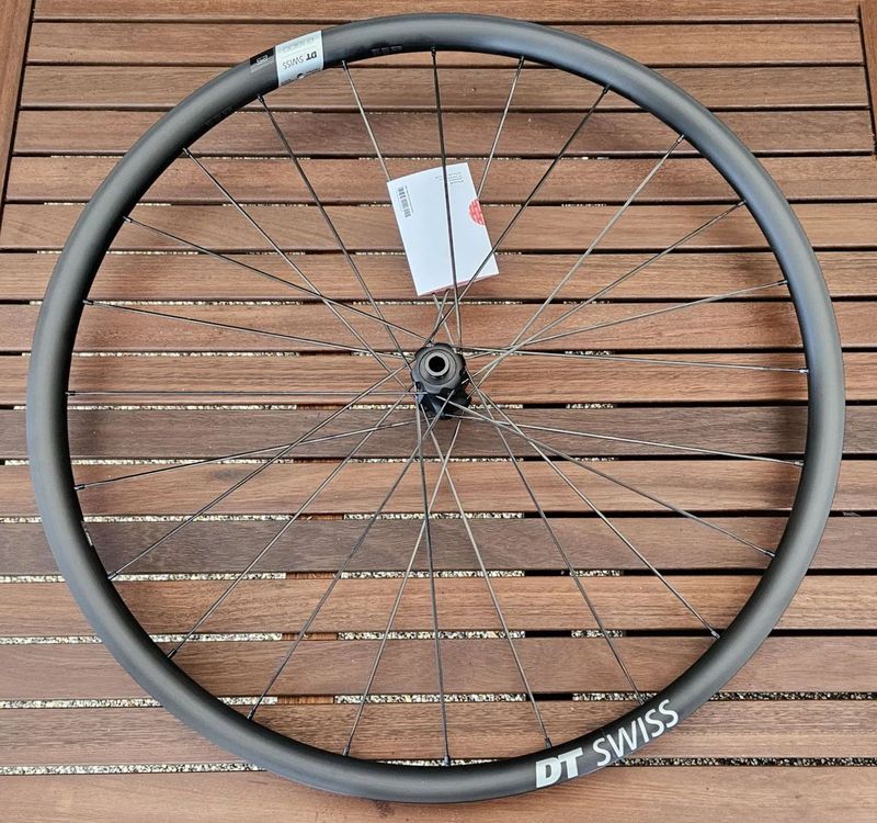 DT SWISS G1800 Spline DB 25 Ratchet LN18 - zapletená kola pro gravel biky - NOVÁ