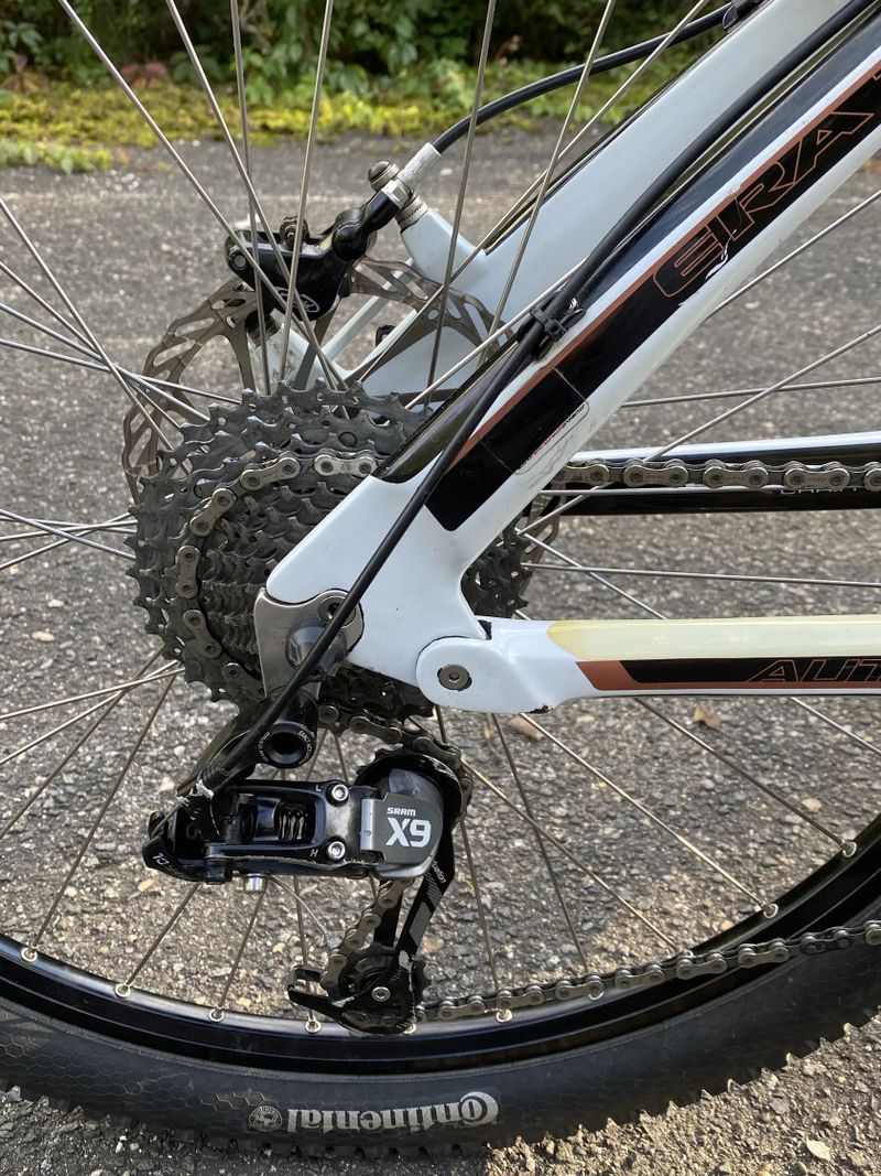 CELOODPRUŽENÉ AUTHOR ERA 3.0 KARBON RÁM 21”