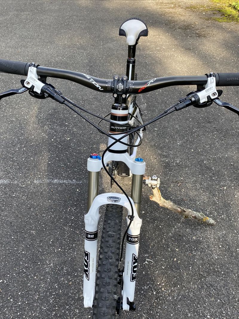 CELOODPRUŽENÉ AUTHOR ERA 3.0 KARBON RÁM 21”