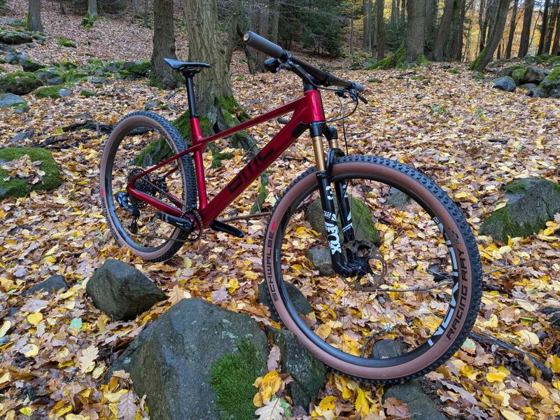BMC Twostroke 01 Four, Sram X01 AXS, Fox 32 factory, karbonové ráfky 