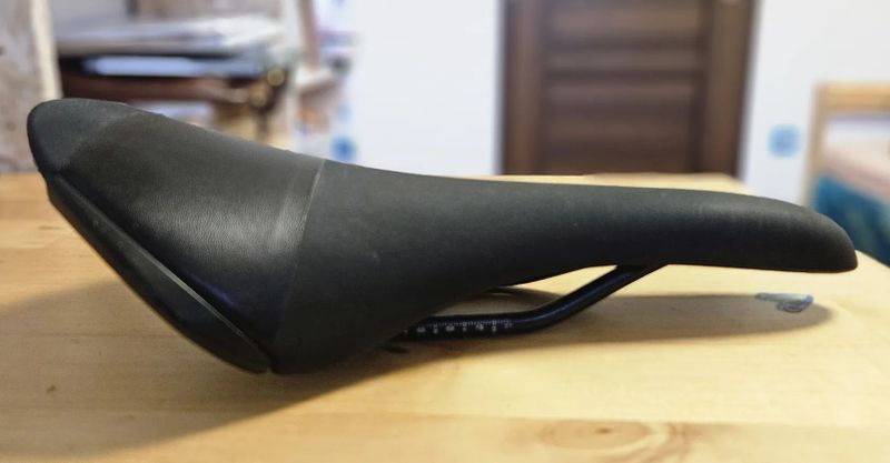 fi’zi:k Aliante R5 S-Alloy – silniční sedlo