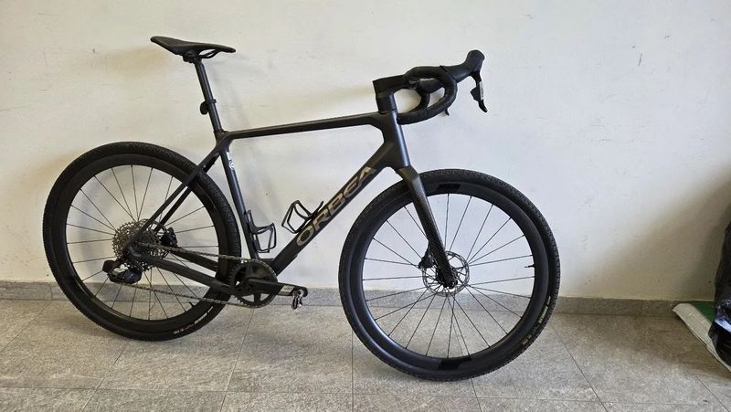 Gravel kolo Orbea TERRA Team Custom + wattmeter