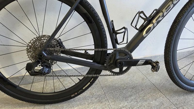 Gravel kolo Orbea TERRA Team Custom + wattmeter