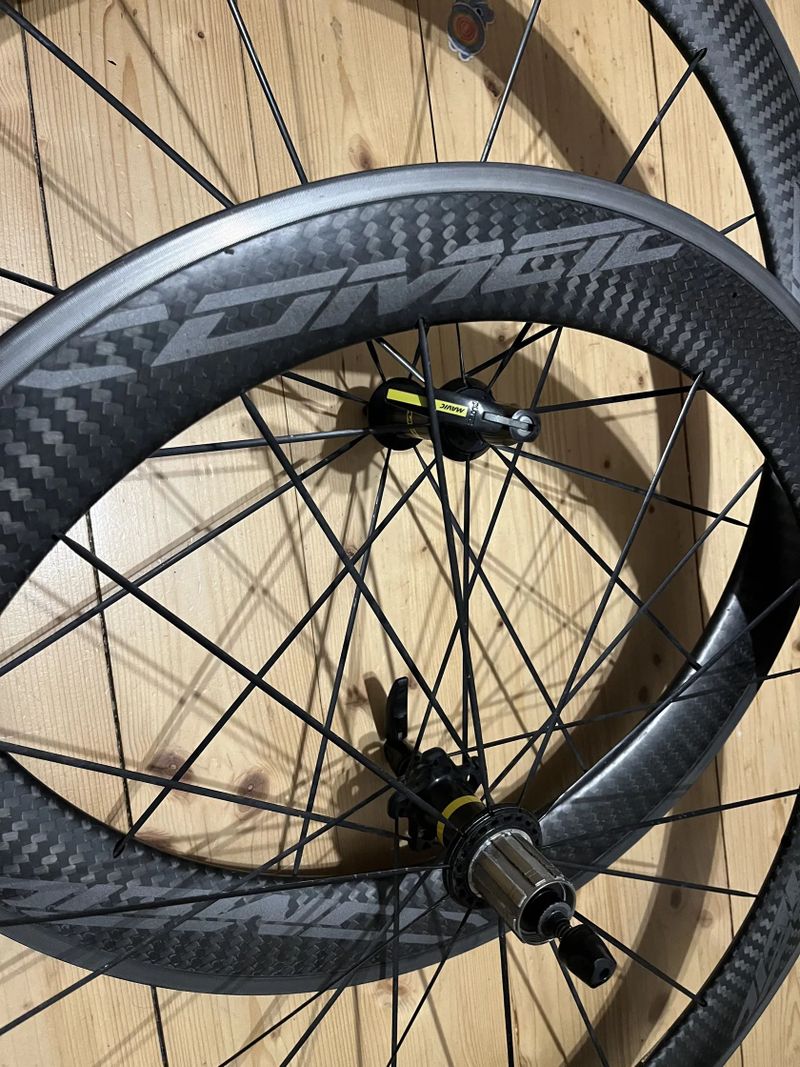 Zapletená kola Mavic Cosmic, ořech Shimano,