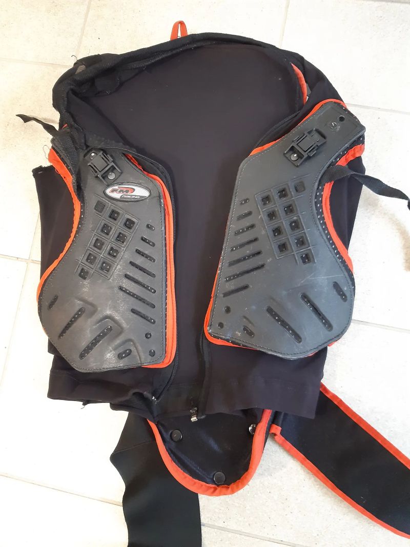 Vesta / chránič páteře a hrudníku