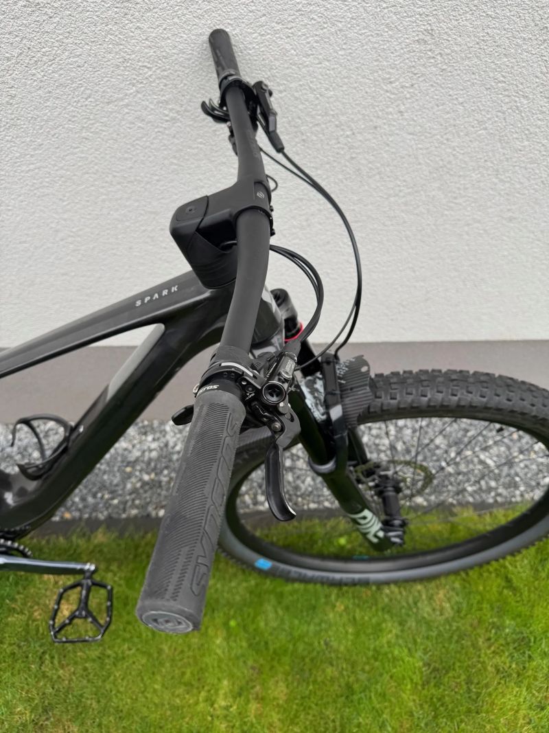 Scott SPARK 940 / CARBON / 1. majitel / SUPER STAV / PO SERVISU Z 09/2025 / najeto cca 500 km