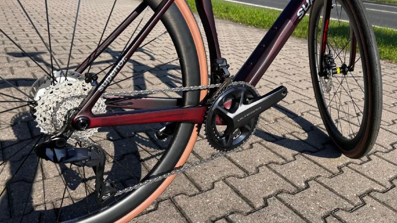 Superior SUPERIOR XR 9.7 GF Gloss Carbon Red, vel. 56 cm (L)