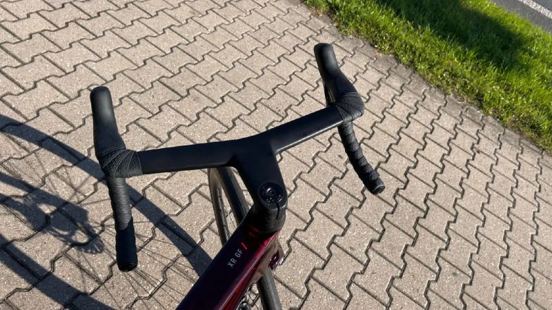 Superior SUPERIOR XR 9.7 GF Gloss Carbon Red, vel. 56 cm (L)