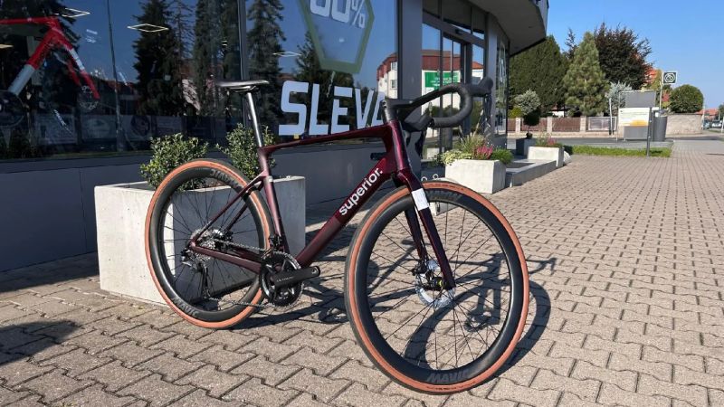Superior SUPERIOR XR 9.7 GF Gloss Carbon Red, vel. 56 cm (L)