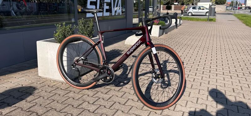 Superior SUPERIOR XR 9.7 GF Gloss Carbon Red, vel. 56 cm (L)