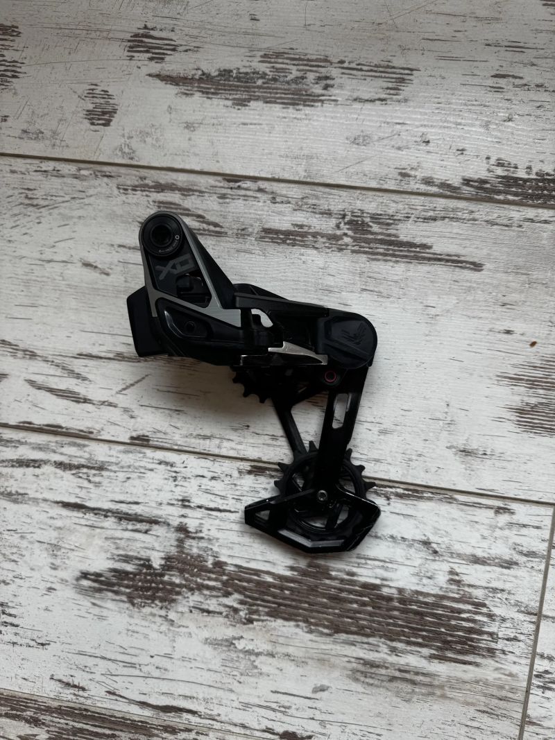 Přehazovačka SRAM X0 T-TYPE EAGLE AXS s řazením a beterií