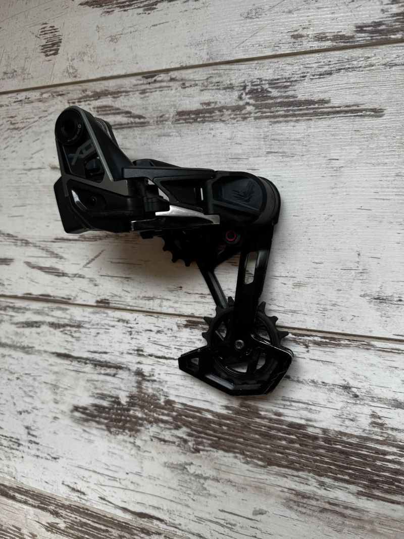 Přehazovačka SRAM X0 T-TYPE EAGLE AXS s řazením a beterií