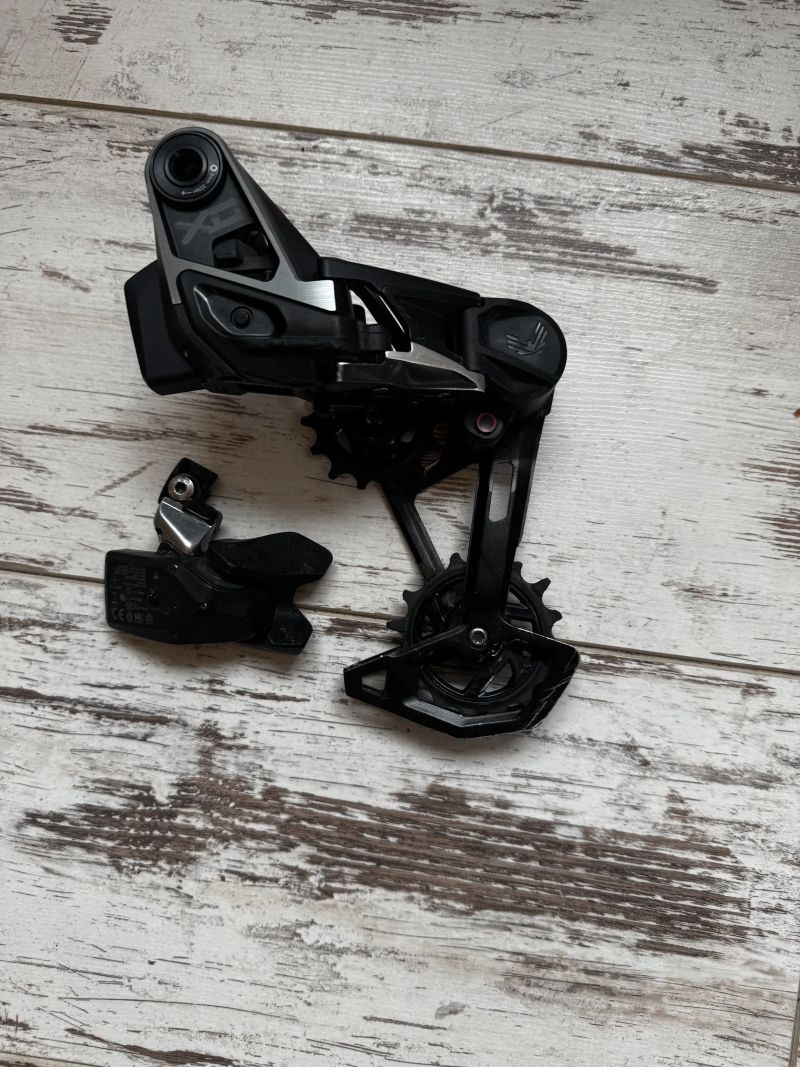 Přehazovačka SRAM X0 T-TYPE EAGLE AXS s řazením a beterií