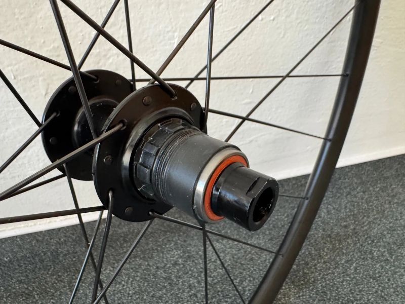 Zapletená kola DT Swiss 470 ořech XDR centerlock