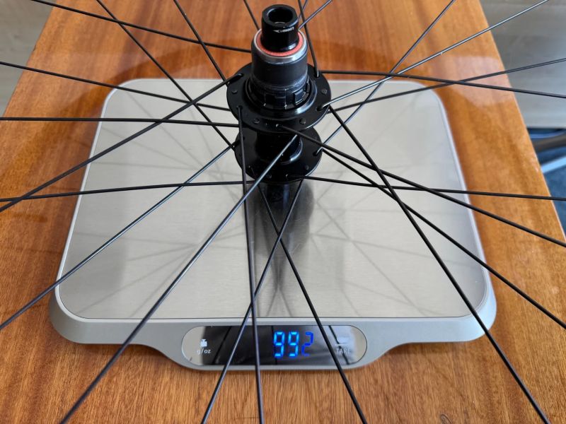 Zapletená kola DT Swiss 470 ořech XDR centerlock