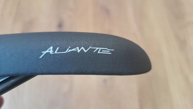 Silniční sedlo Fizik Aliante R3