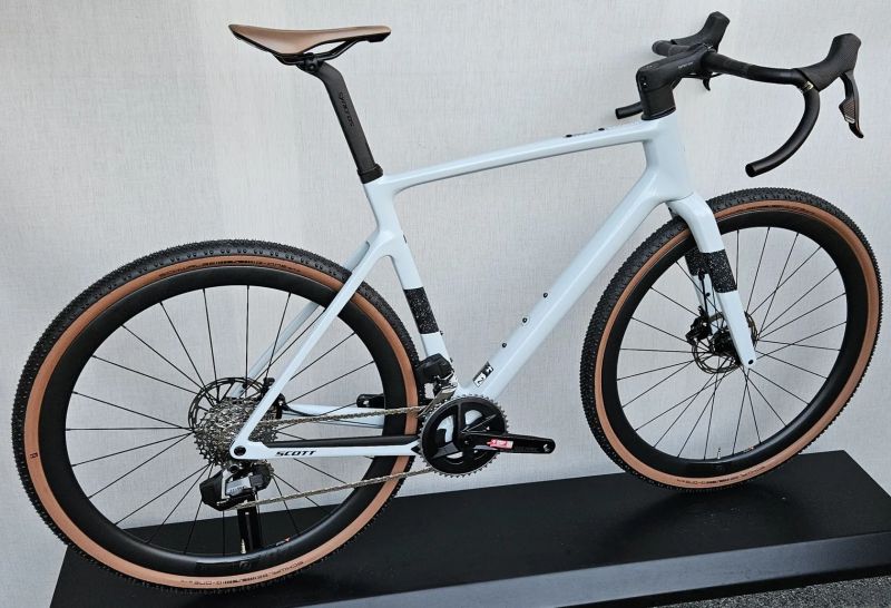 SCOTT Addict Gravel 20 AXS 2024/2025 – moderní závodní karbonový gravel - NOVÝ