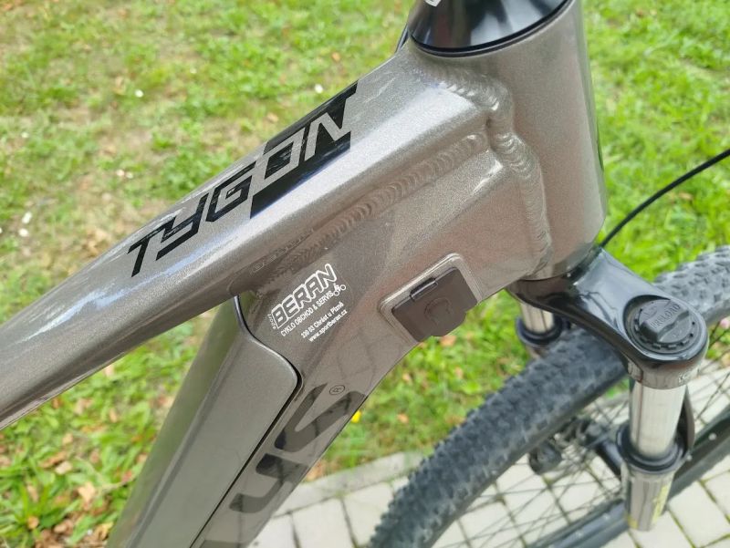 Kellys Tygon R10, motor Panasonic, baterie 725Wh