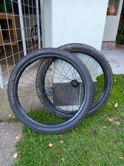 Výplety Bontrager line comp 30+plášť 