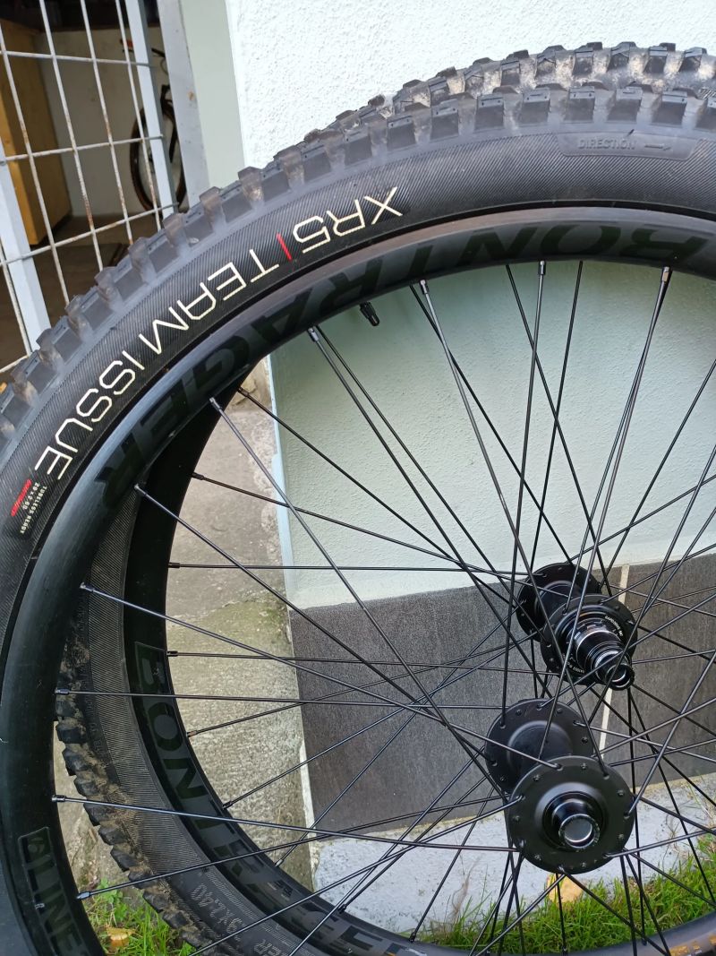 Výplety Bontrager line comp 30+plášť 