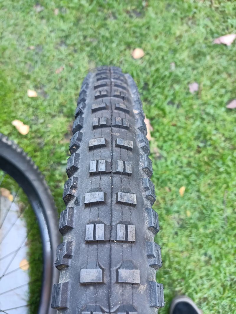 Výplety Bontrager line comp 30+plášť 