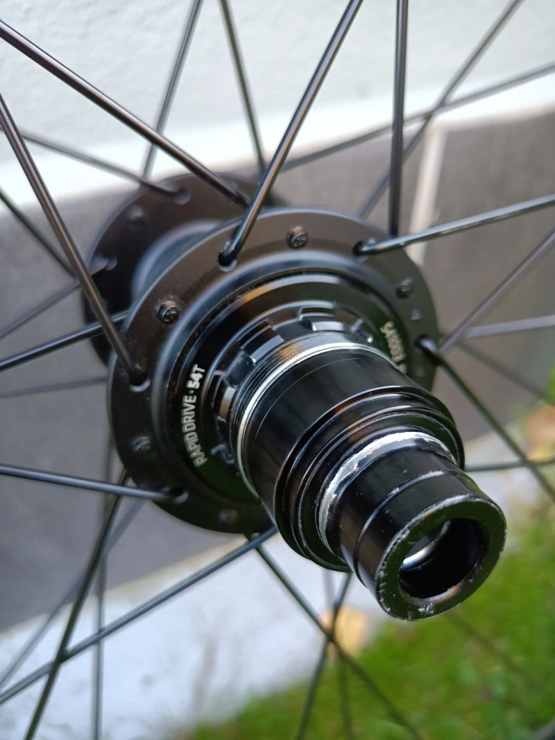 Výplety Bontrager line comp 30+plášť 