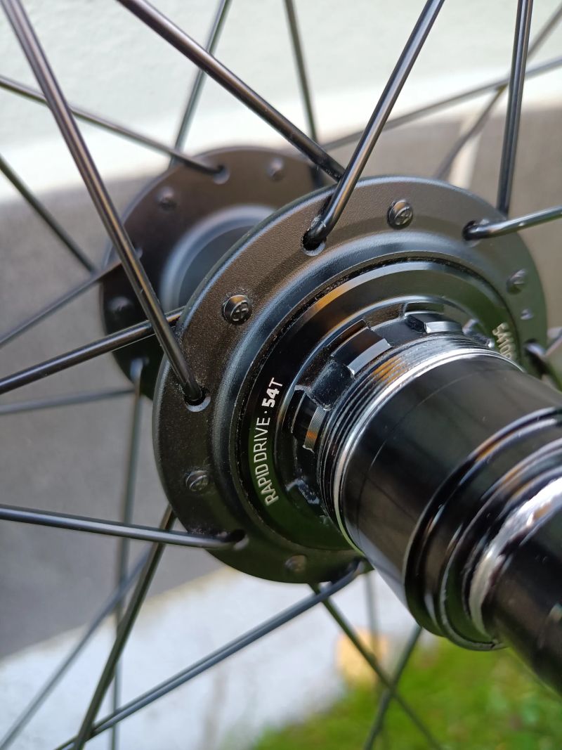 Výplety Bontrager line comp 30+plášť 