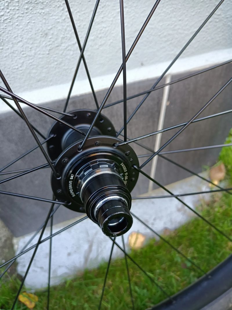 Výplety Bontrager line comp 30+plášť 