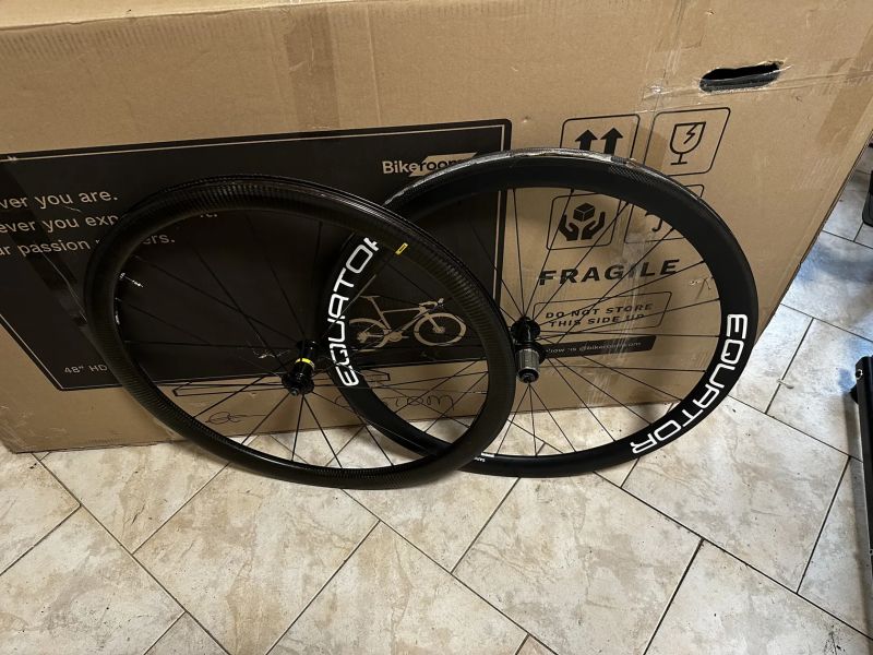 Zapletená karbonová Mavic equator