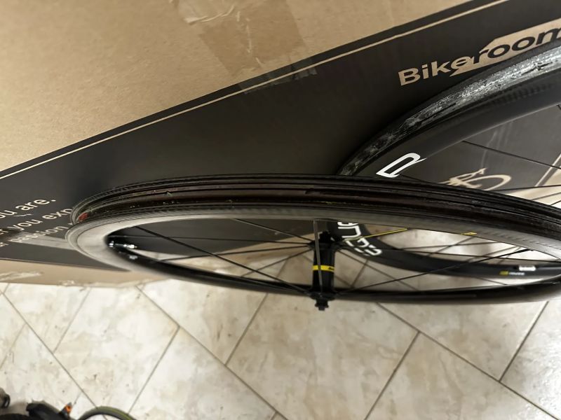 Zapletená karbonová Mavic equator