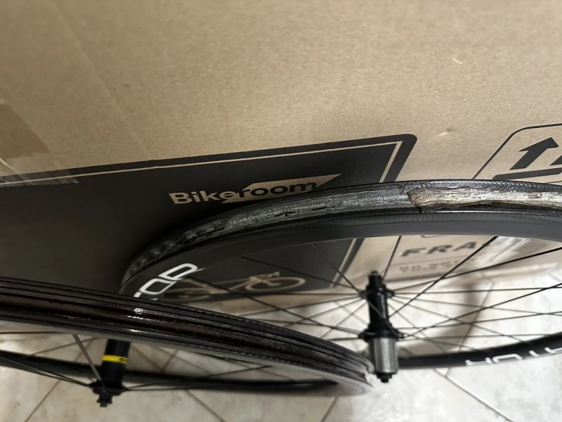 Zapletená karbonová Mavic equator