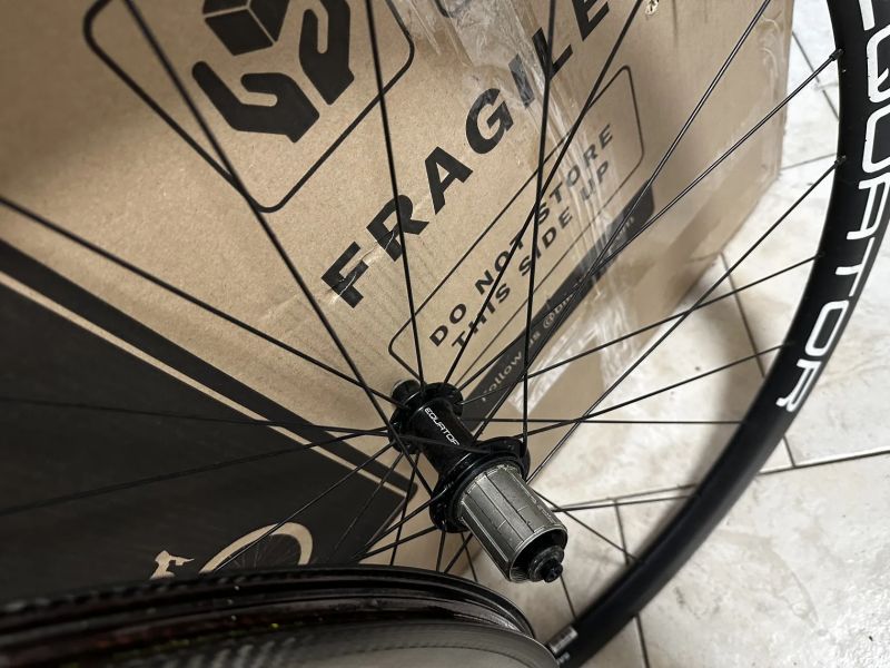 Zapletená karbonová Mavic equator