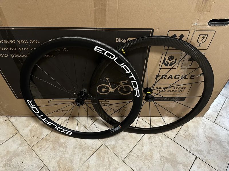 Zapletená karbonová Mavic equator
