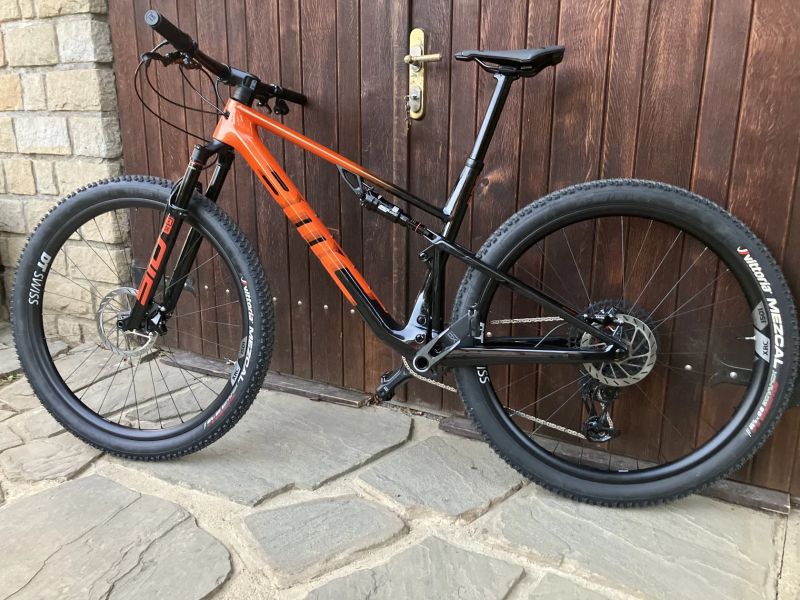 Nové BMC Fourstroke 01 ONE, flashfire