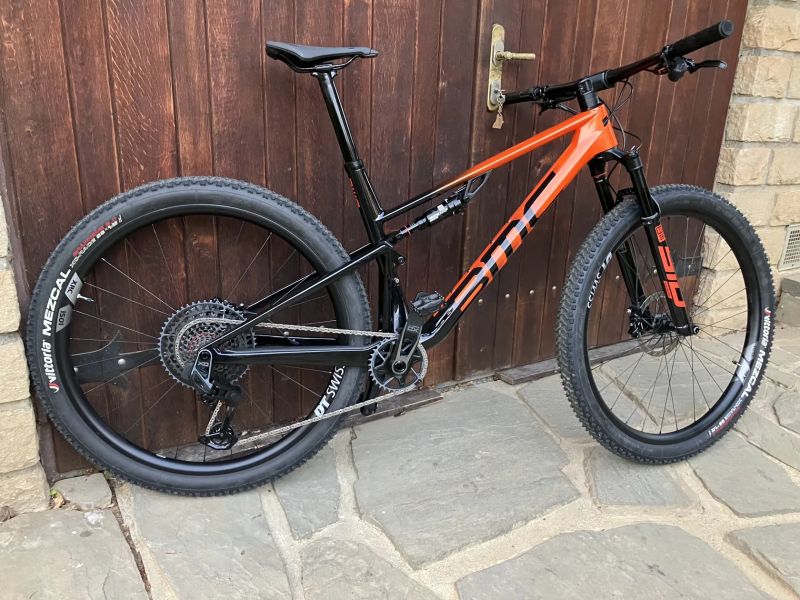 Nové BMC Fourstroke 01 ONE, flashfire