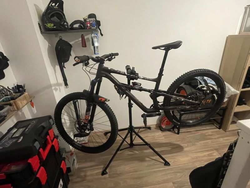 Specialized Status (enduro)