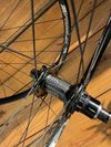Zapletená kola E*thirteen Trail TRS+ 29” boost SRAM XD + pláště Maxxis zdarma 