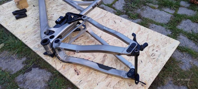 Prodám Enduro rám Banshee Titan V3.2