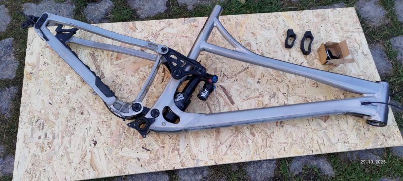 Prodám Enduro rám Banshee Titan V3.2
