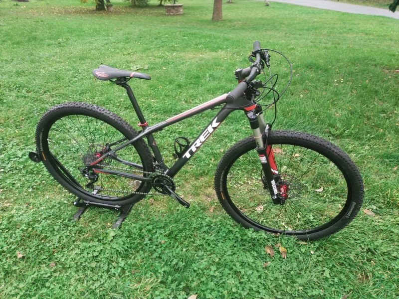 KARBONOVÉ HORSKÉ KOLO 29 .,. TREK VELIKOST XS