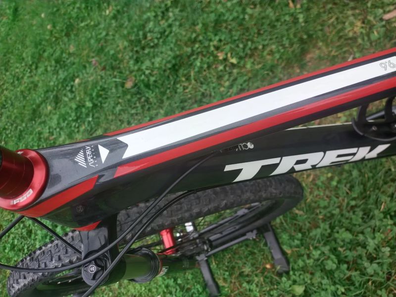 KARBONOVÉ HORSKÉ KOLO 29 .,. TREK VELIKOST XS