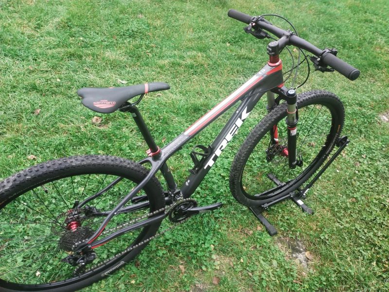 KARBONOVÉ HORSKÉ KOLO 29 .,. TREK VELIKOST XS