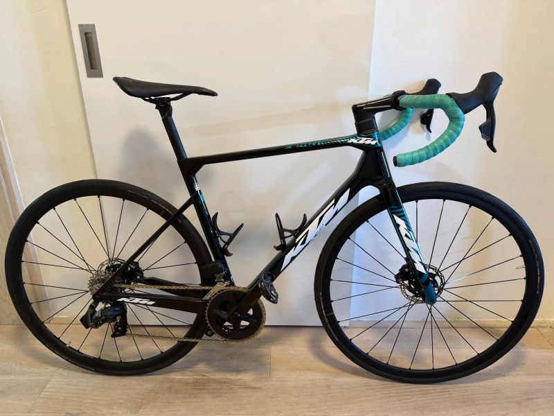 RELEVATOR ALTO ELITE AXS 2024 ( vel.M) carbon el.řazeni