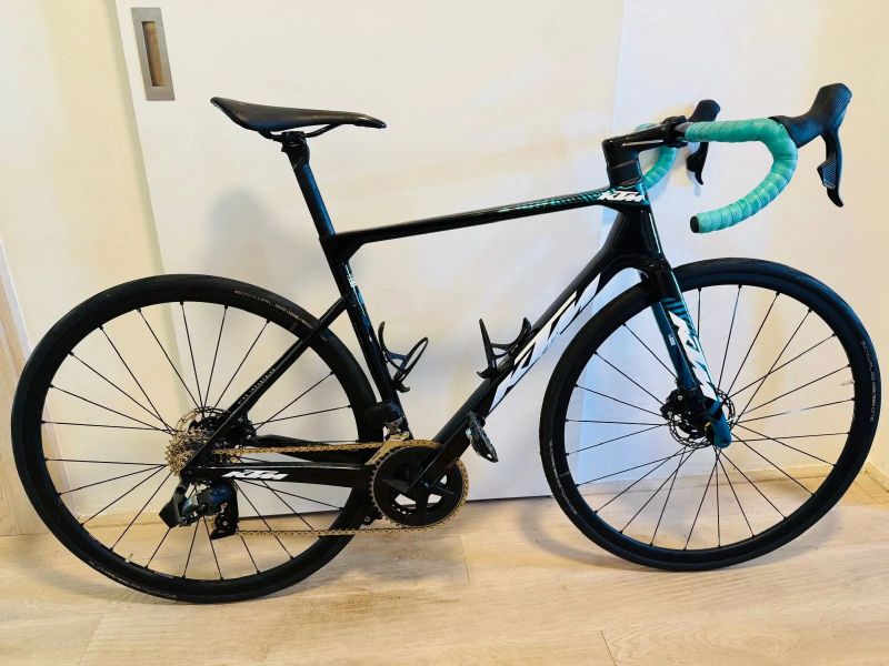 RELEVATOR ALTO ELITE AXS 2024 ( vel.M) carbon el.řazeni