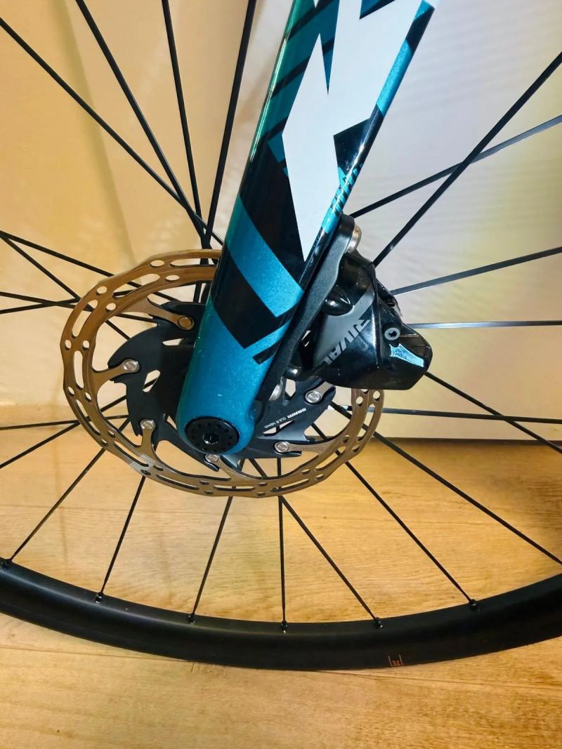 RELEVATOR ALTO ELITE AXS 2024 ( vel.M) carbon el.řazeni