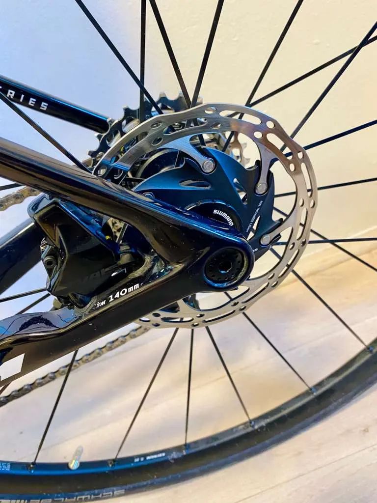 RELEVATOR ALTO ELITE AXS 2024 ( vel.M) carbon el.řazeni