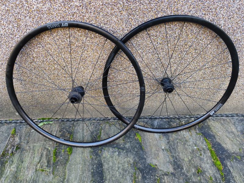 Zapletená kola DT Swiss Cross LN