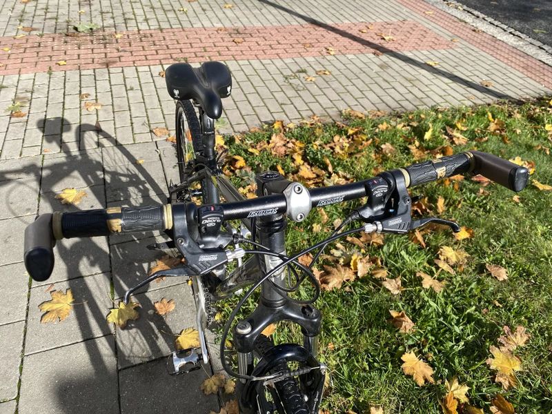 28" trekové kolo Rock Machine CROSSRIDE 500 rám M 17.5"